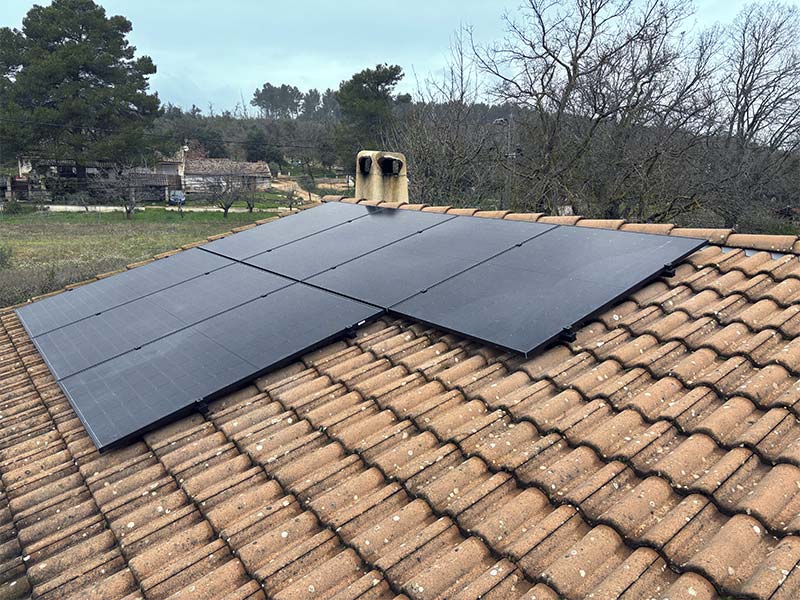 Installation de panneaux photovoltaïques DualSun à Nans-les-Pins